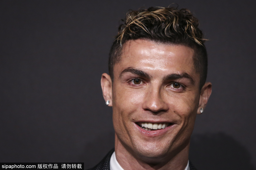 从此便是贝爵爷，英媒：贝克汉姆今日正式被授予爵士头衔（贝克汉姆今日正式封爵 英媒称其自此可称贝爵爷）