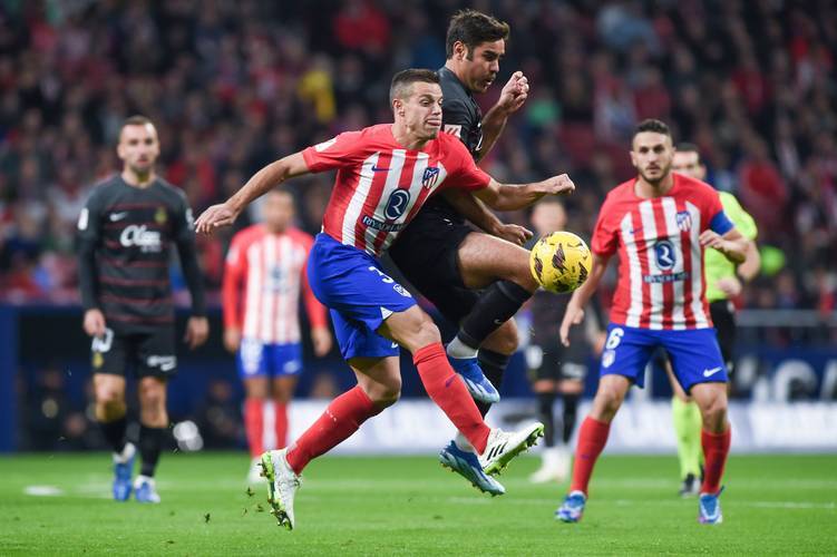 开拓者状态回升终止连败（开拓者回勇，连败止步）