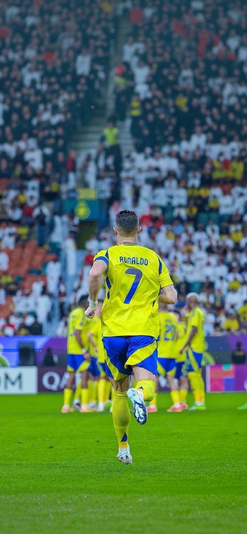 皇马客战赫罗纳：姆巴佩搭档维尼修斯，贝林厄姆、居莱尔出战（皇马做客赫罗纳：姆巴佩联手维尼修斯，贝林厄姆与居莱尔同场亮相）