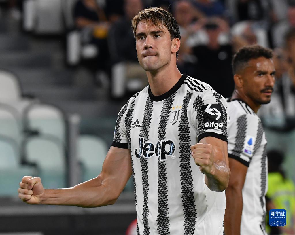 沃尔特马德：在英超踢球对我帮助很大；刚到纽卡时确实有压力（沃尔特马德：英超经历助益匪浅，初到纽卡压力不小）