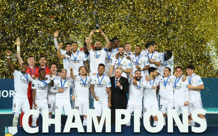 围绕着莱万与凯恩的转会传闻大家觉得拜仁会同意吗？