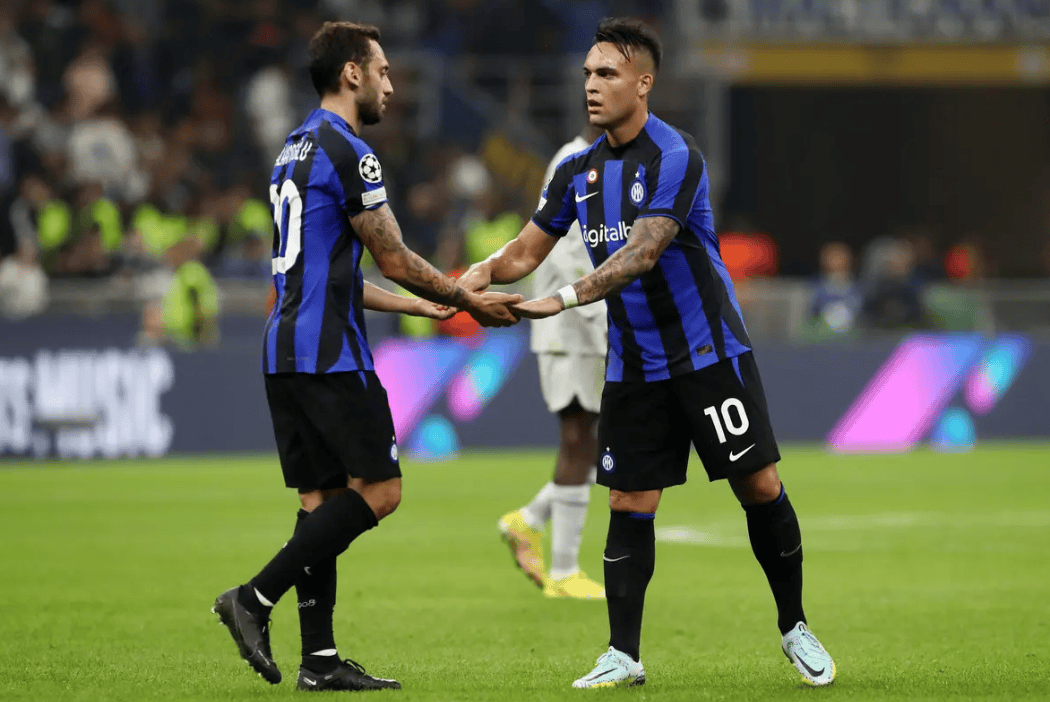 球队反超比分成功，逆转经典重演（球队完成反超，再度上演经典逆转）