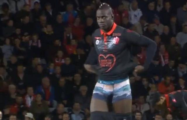 英媒：吉达国民想世界杯后签维尼修斯，准备开5年10亿欧薪水（英媒：吉达国民计划在世界杯后签下维尼修斯，拟开出5年总薪10亿欧）