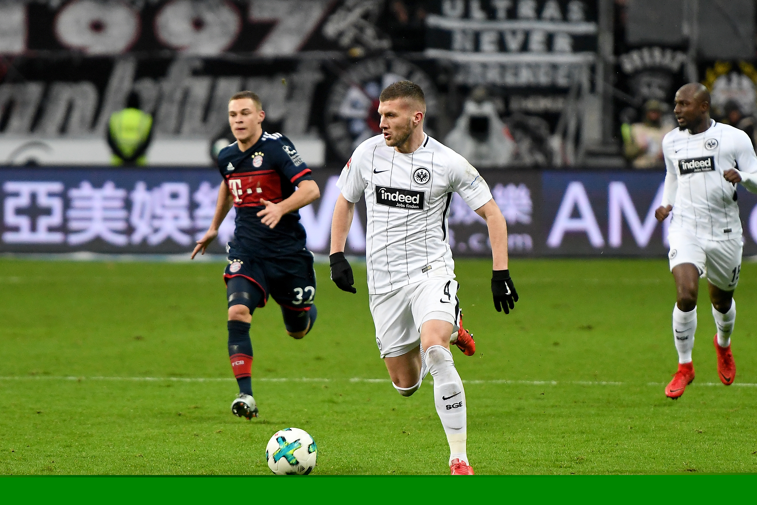 埃芬博格：希望未来乌尔比希成为拜仁一门，目前他是出色替补