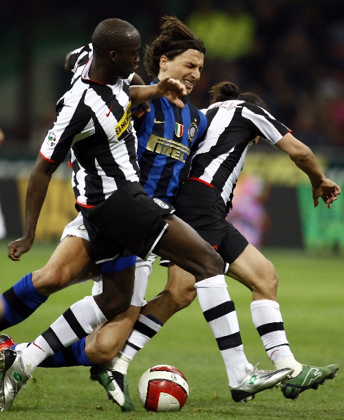 震撼！姆巴佩圣马梅斯上演天秀 阿诺德助攻配合堪称艺术品（燃爆！姆巴佩圣马梅斯上演神迹 阿诺德妙传配合宛如艺术）