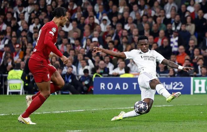 杜兰特半场20分，谢泼德高效，火箭半场57-57独行侠（杜兰特半场轰20分，谢泼德高效发挥，火箭与独行侠半场战成57平）