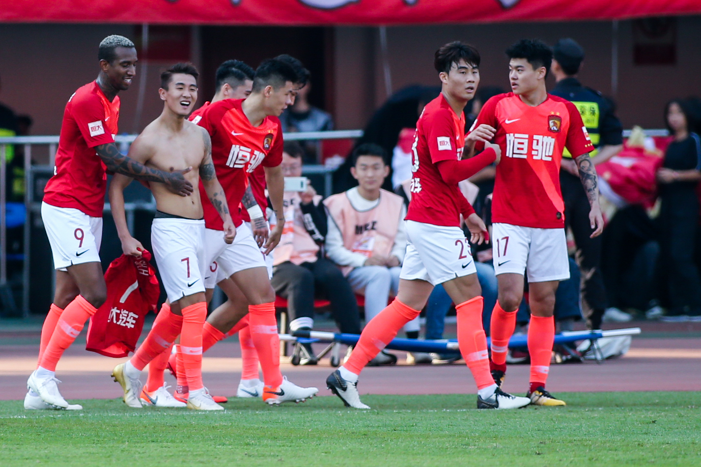 半场战报：国安2-0梅州，法比奥梅开二度