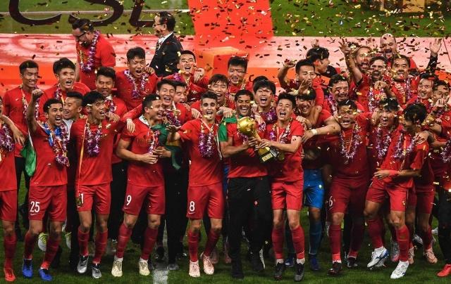 马内：萨拉赫是那种一看到球门就谁也不看的人，这是他的天性（马内：萨拉赫见门就不看人，天性使然）