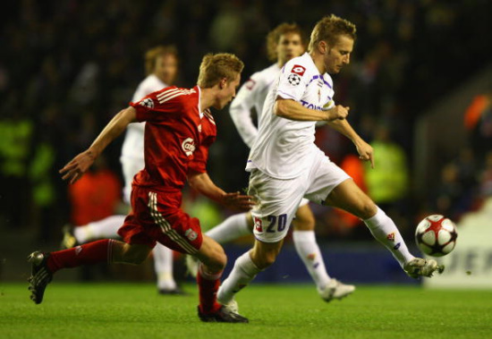 王国明：守门就像守护家，不能让别人过来动不动就把东西拿走（王国明：守门如守家门，绝不让对手轻易得手）