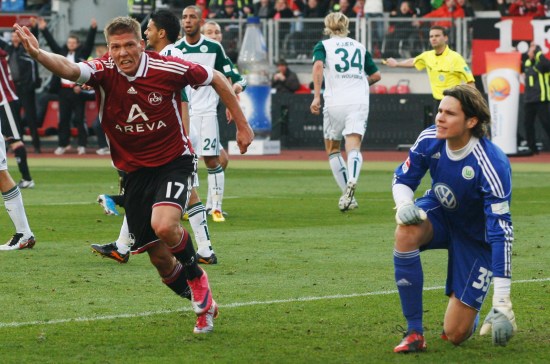 国米0比1利物浦遭欧冠两连败，VAR判点致胜（VAR判罚点球成关键，国米0-1不敌利物浦遭欧冠两连败）