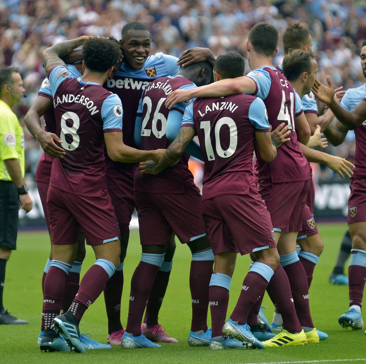 布斯克茨和阿尔巴将在赛季结束退役，穆勒：我向他们脱帽致敬（布斯克茨、阿尔巴赛季末挂靴，穆勒致意：向二人脱帽致敬）