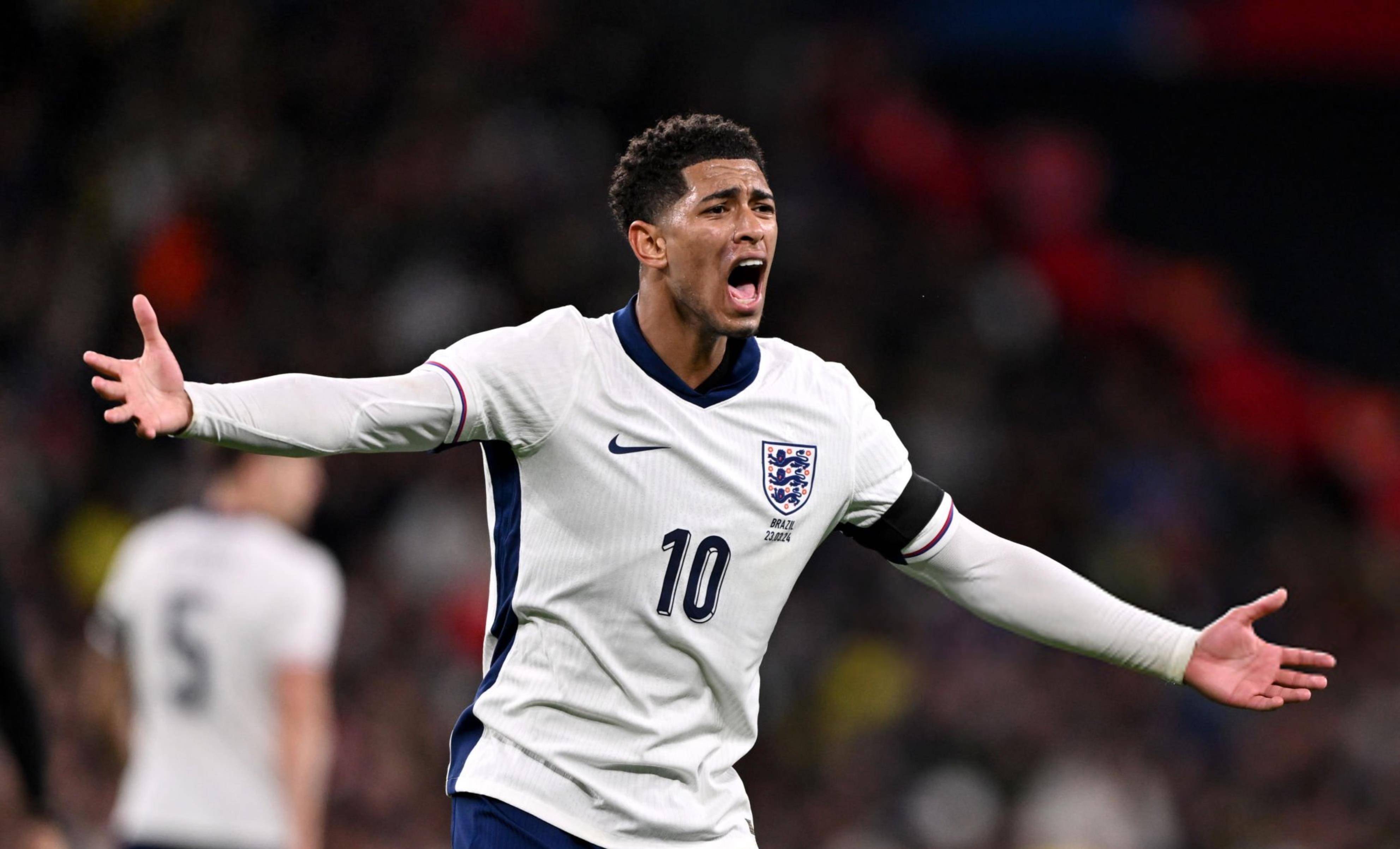 这队的传球流动太迷人（这支球队的传球流畅得令人着迷）